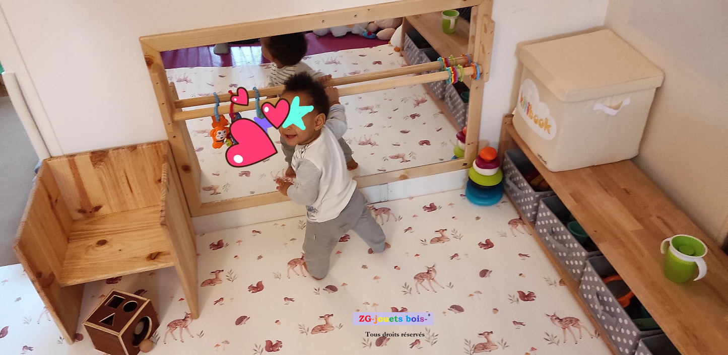 photo déposée par une cliente avec miroir montessori, etagere basse, chaise cube montessori et boite imbucare